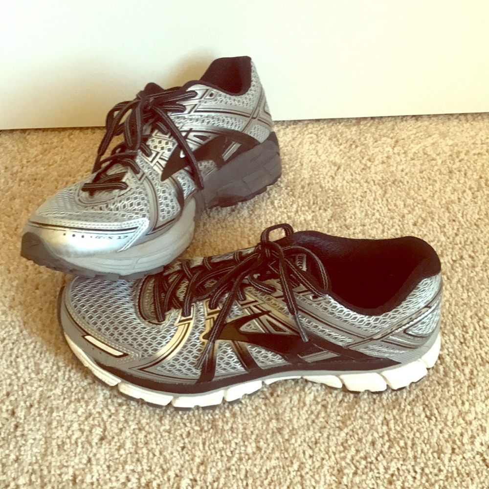Brooks GTS 17